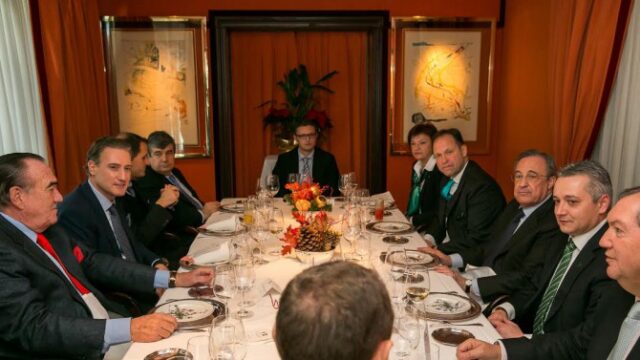 Comida oficial de Real Madrid_Ludogorets Interpretación Consecutiva en la Comida oficial de Real Madrid y Ludogorets (Fuente de la Foto - https://gong.bg/bg-football/evrouchastnici/florentino-peres-dade-obiad-v-chest-na-ludogorec-308376)