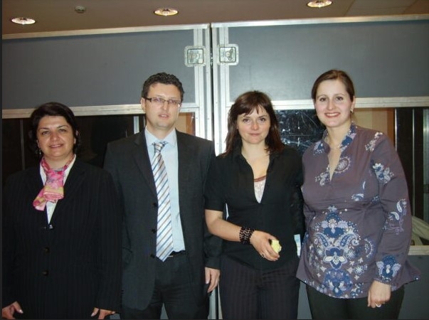 Equipo intérpretes de búlgaro y polaco Equipo intérpretes de búlgaro y polaco