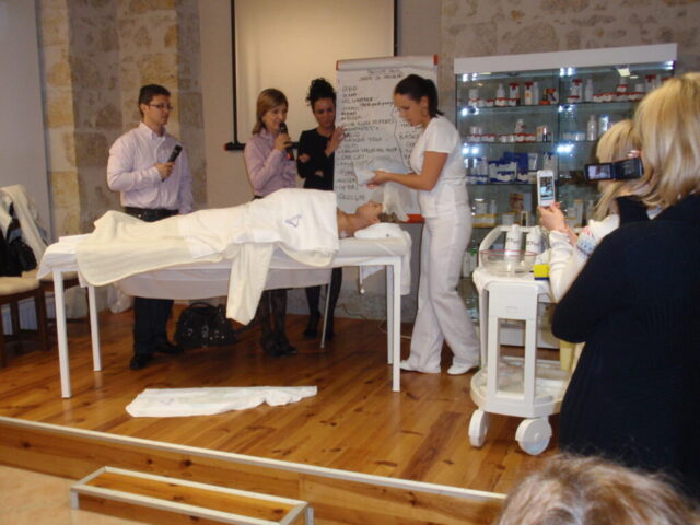 Interpretación Consecutiva durante la demostración práctica de tratamientos faciales Gernetic