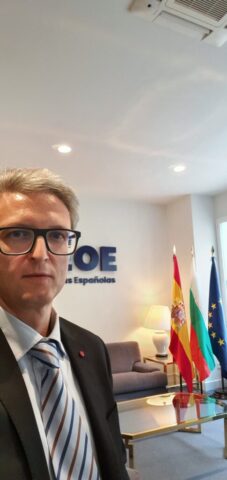 En la sala de recepción VIP antes de la interpretación