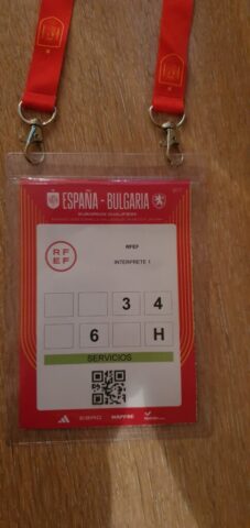 Intérprete búlgaro acreditado para RFEF durante el partido de fútbol entre las selecciones de España y Bulgaria en Valladolid. Vesselin Dimitrov - Intérprete búlgaro acreditado para RFEF